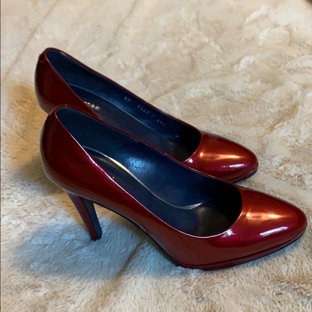 Gino Rossi Red genuine patent leather heels EUC